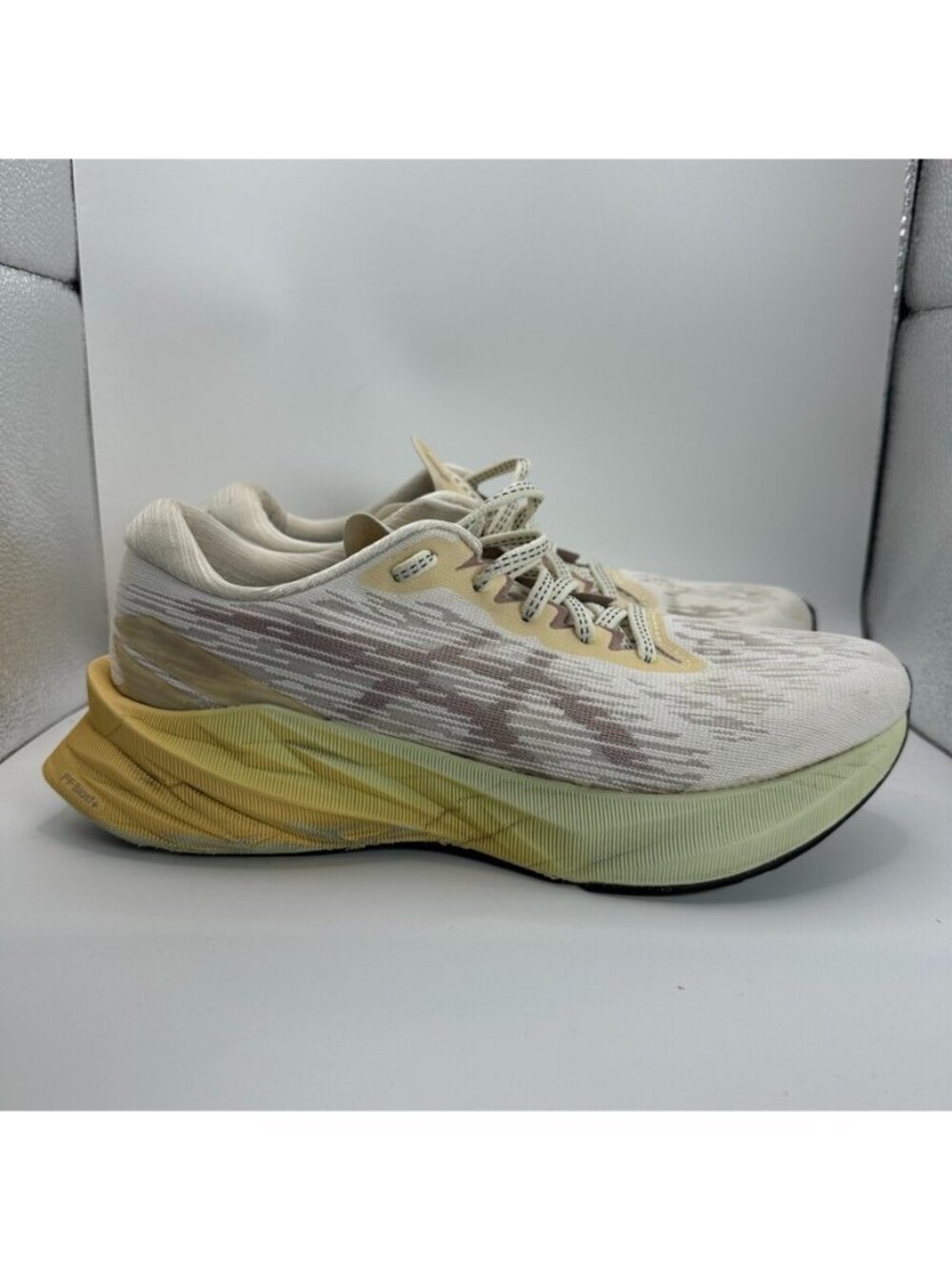 Asics NOVABLAST 3 Shoes Womens Size 8.5 Gray Yellow Running Cushione Gym